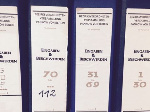 Ordner mit der Aufschrift Eingaben und Beschwerden