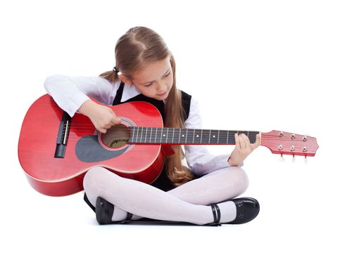 Mädchen spielt Gitarre