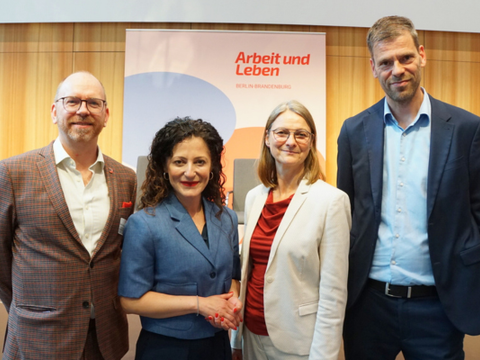 Gruppenbild beim 75-jährigen Jubiläum von Arbeit und Leben