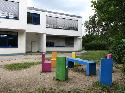 Oberschulbereich mit selbst gebauten Möbeln auf dem Campus Hannah Höch