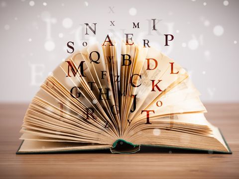 Buch_mit_fliegenden_Buchstaben