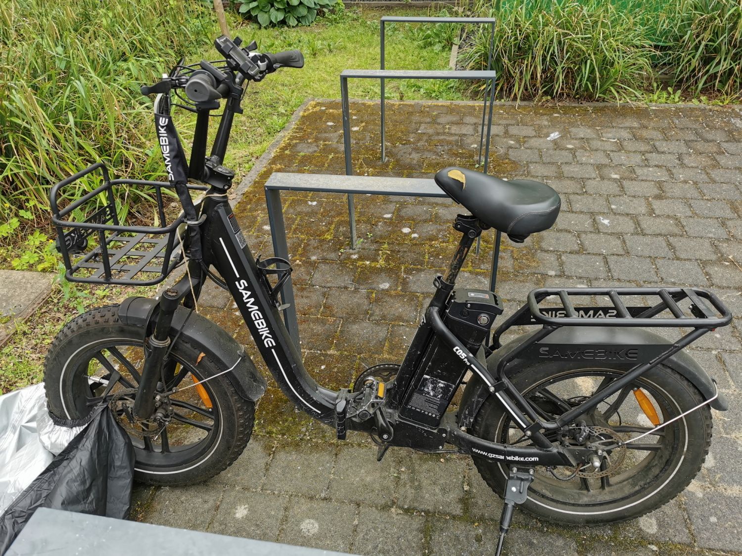 Schwarzes E-Bike