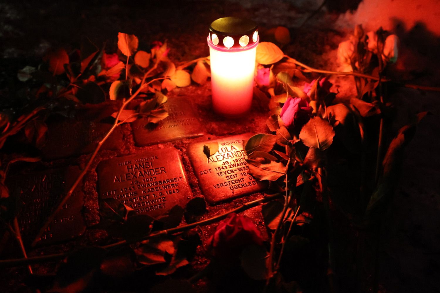27. Januar 2026: Ehrung der Stolpersteine für die Familie Alexander in der Gritznerstraße