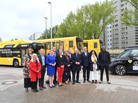 Tagung des Senats bei den Berliner Verkehrsbetrieben am 16.4. und anschließende Begehung der U-Bahn-Betriebswerkstatt Friedrichsfelde.