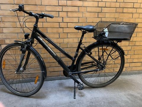 Schwarzes Damenfahrrad
