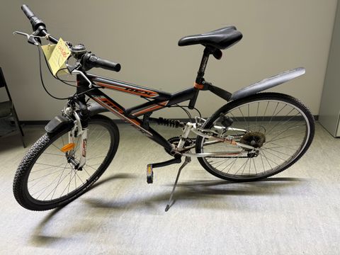 Schwarz-orange-weißes Herrenfahrrad