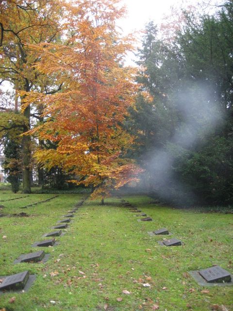 Ansicht von Kriegsgräbern aus dem 2. Weltkrieg, Friedhof in den Kisseln