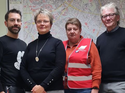 Jochen Garbe (ver.di), die stellvertretende Bezirksbürgermeisterin und Stadträtin für Arbeit, Regine Sommer-Wetter, Bärbel Melzian (EVG) und Jörn Rieken (IG BAU)