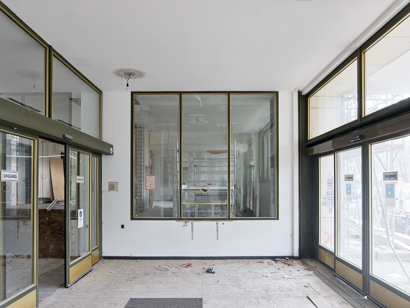 Blick auf die Pförtnerloge während der Sanierung, März 2024