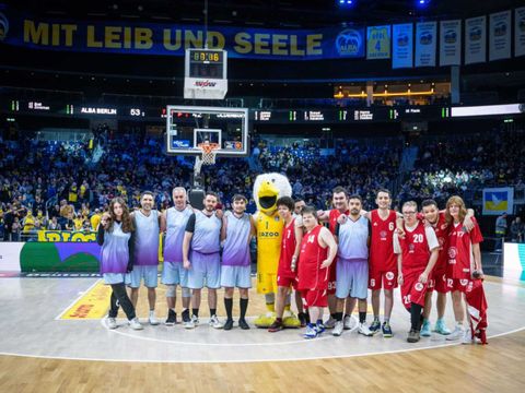 Basketballmannschaften mit einem Maskotchen