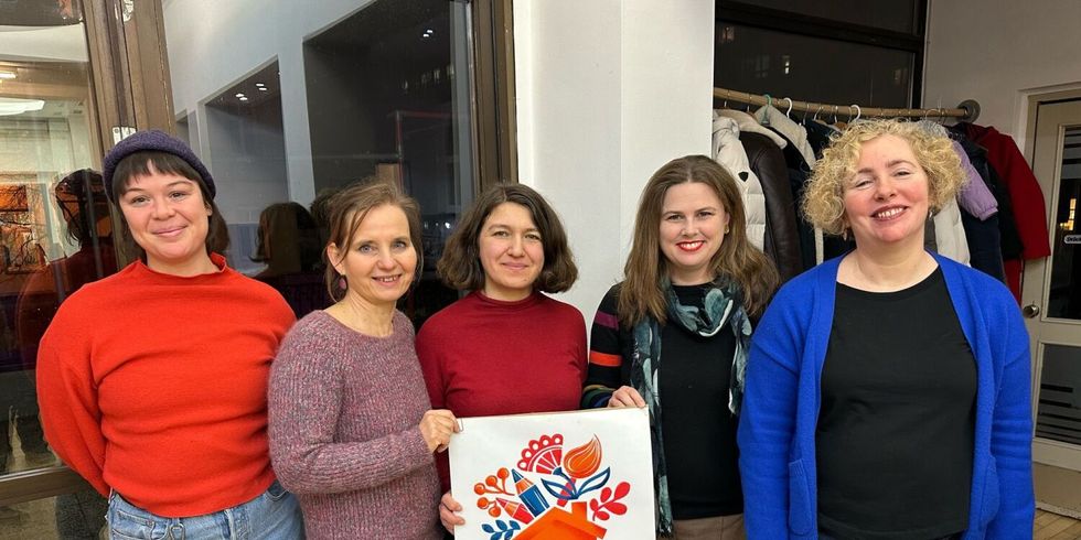 Bezirksbürgermeisterin Clara Herrmann mit Vertreter*innen ehrenamtlichen Initiative „Mistechko“