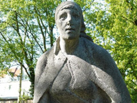 Route 10: Frau mit Kopftuch