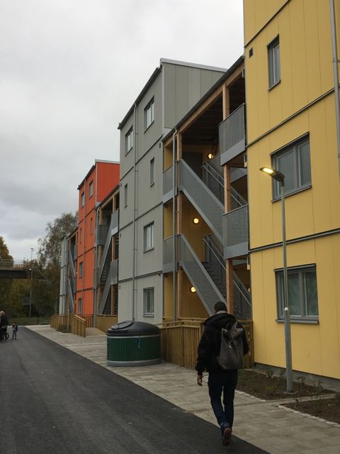 Foto leere Häuserzeile_2