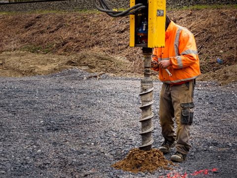 Kampfmittel Sondierung - Bohrgerät im Einsatz