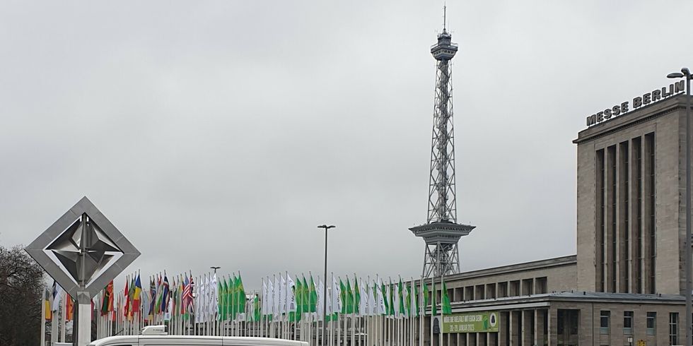Eingang Messe Nord mit Funkturm