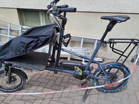 Graues E-Bike