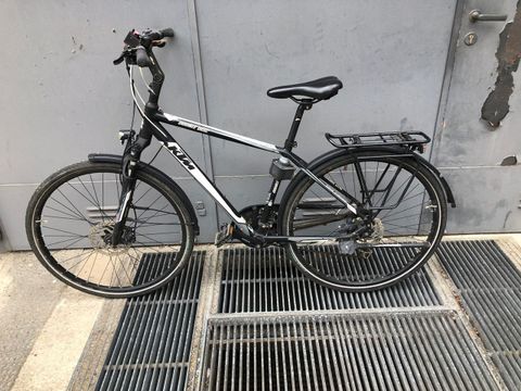 Schwarz-Weißes Herrenfahrrad