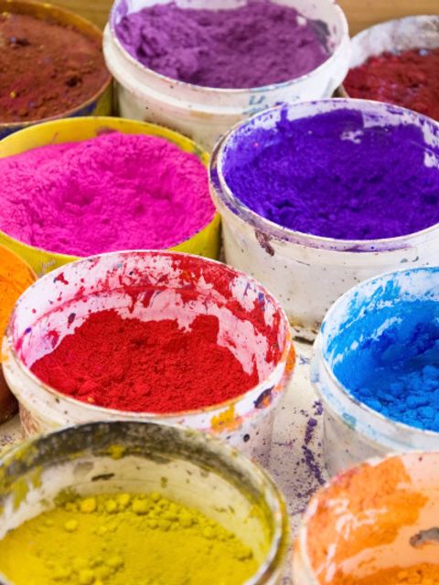 Farben_in_Eimern