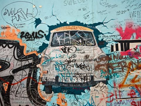 altes Trabbi-Graffiti an der Eastside-Gallery
