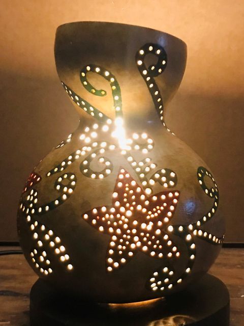 So schön können bearbeitete Flaschenkürbisse wirken. (Bild: Stefanie Erdenberger)