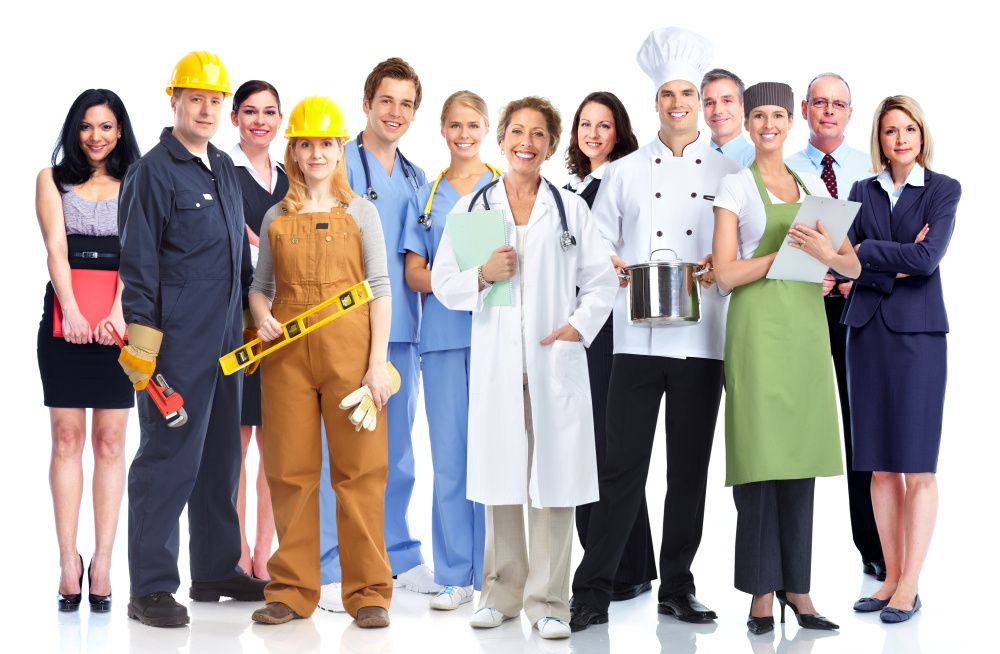 Eine Gruppe von Menschen in unterschiedlichen Berufsbekleidungen