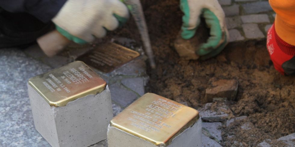 Neue Stolpersteine an der Mommsenstraße 67