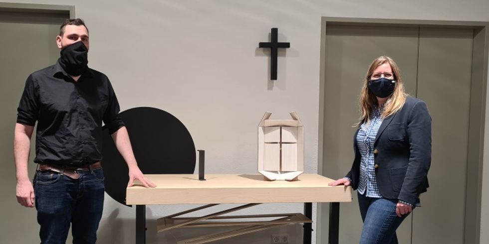 Kulturstadträtin Heike Schmitt-Schmelz und Tobias Schröder im neuen Zentrum der Stadtmission am Zoo.