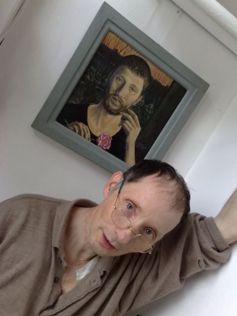 Reinhard Hevicke vor seinem Selbstbildnis