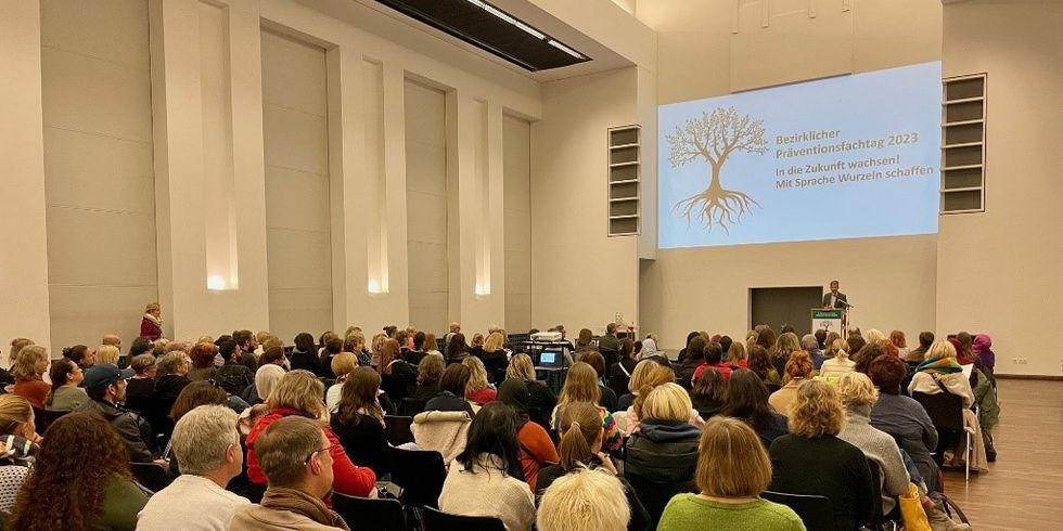 Teilnehmer während der Veranstaltung im Rathaus Schöneberg