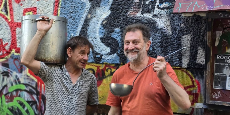 Olaf Schenckenberg und Uwe Wasserthal bringen mit dem Verein Suppe & Mucke die Menschen im Kiez bei einem Teller Suppe einander näher