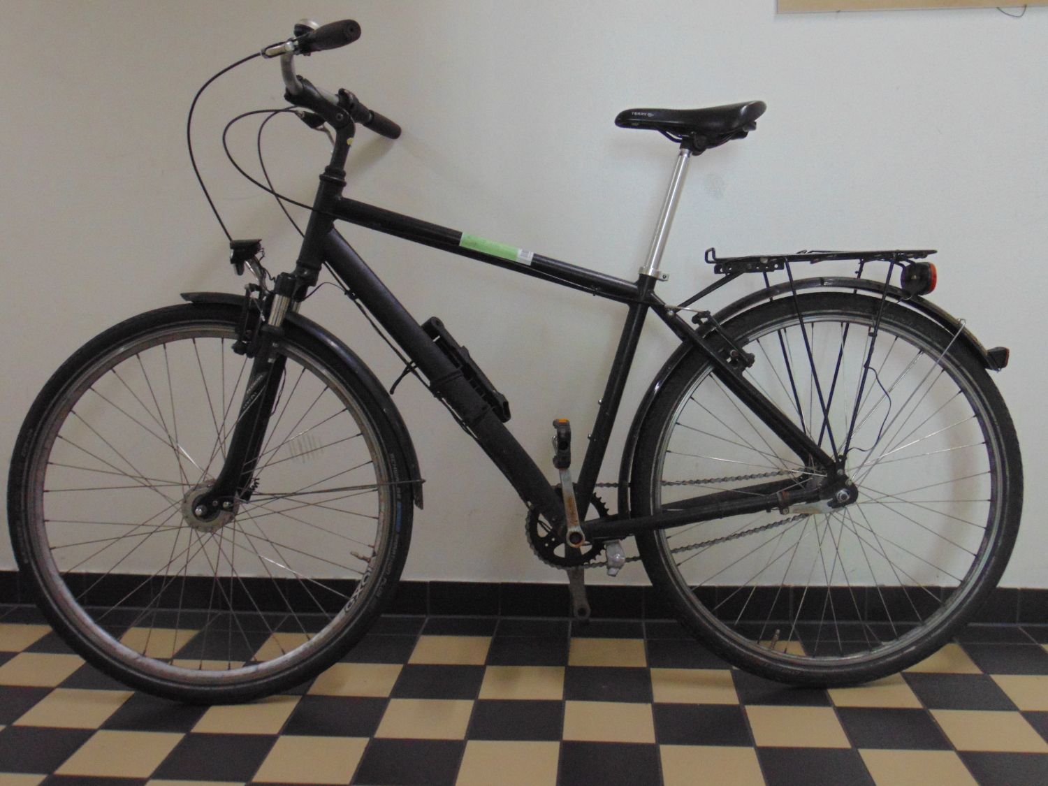 Schwarzes Herrenfahrrad