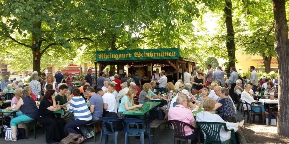 Der beliebte Weinbrunnen am Rüdesheimer Platz. 