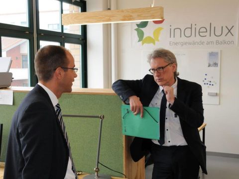 Christian Gräff (Bezirksstadtrat für Wirtschaft und Stadtentwicklung, Bezirk Marzahn-Hellersdorf) mit Finanzsenator Dr. Matthias Kollatz-Ahnen (Bild: Bezirksamt Marzahn-Hellersdorf)