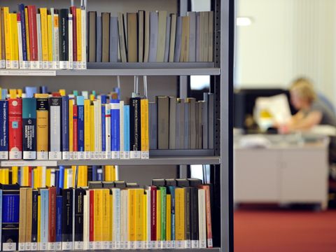 Bücher eine einer juristischen Bibliothek