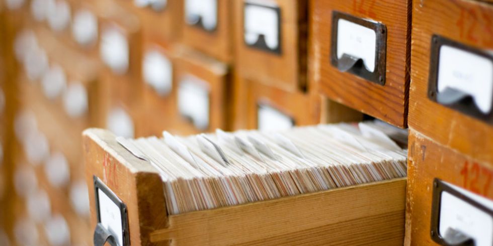 Karteikartenschrank aus Holz