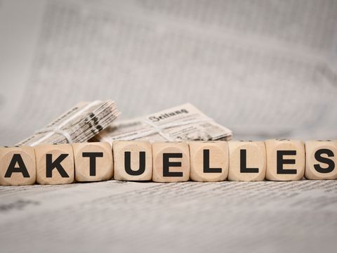 Aktuelles Zeitungsstapel