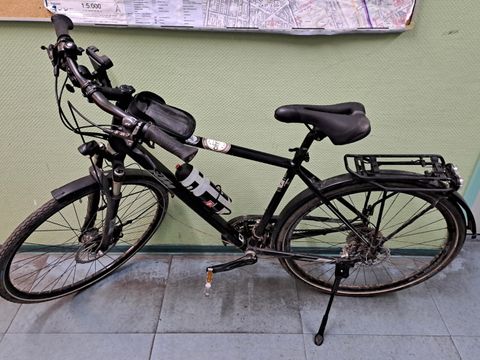 Schwarzes Herrenfahrrad