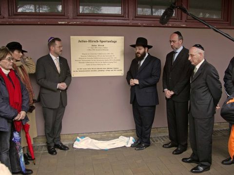 Enthüllung der Gedenktafel für Julius Hirsch am 21.1.2007, Foto Raimund Müller