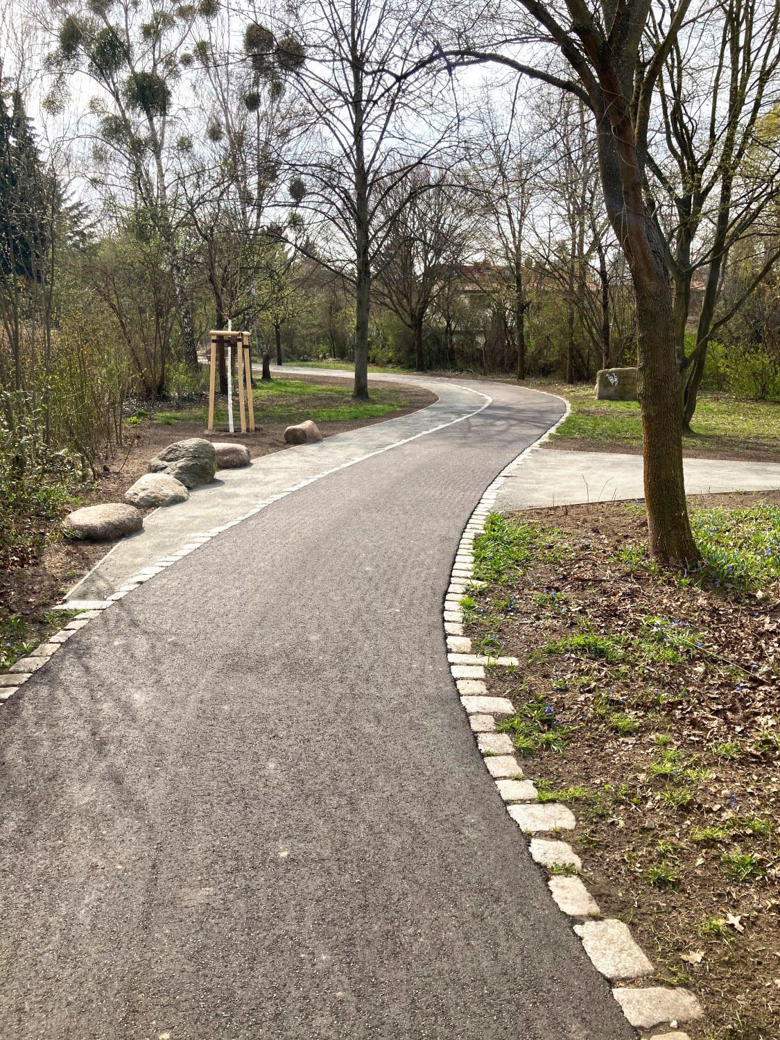 Die überarbeiteten Wegeflächen ermöglichen das Radfahren im Grünzug.