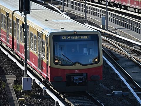 Foto von einer fahrenden S-Bahn in Berlin