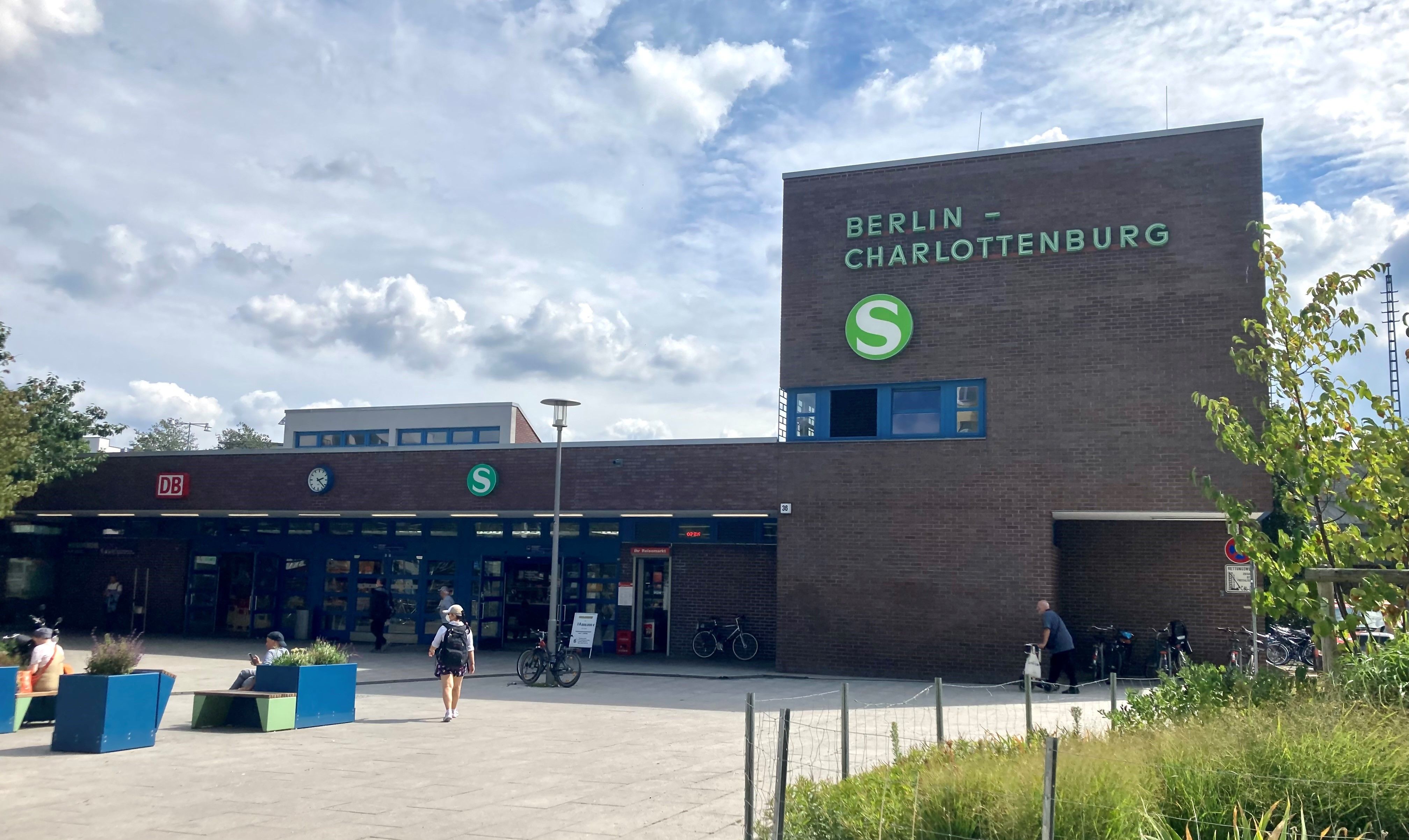 Bahnhof Charlottenburg.