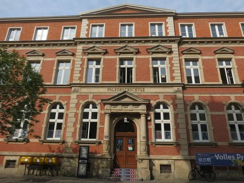Fassade der Volkshochschule Spandau