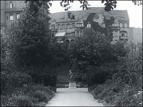 Erwin Barth - Lietzenseepark, Blick zum Staudengarten mit Amazone, um 1920