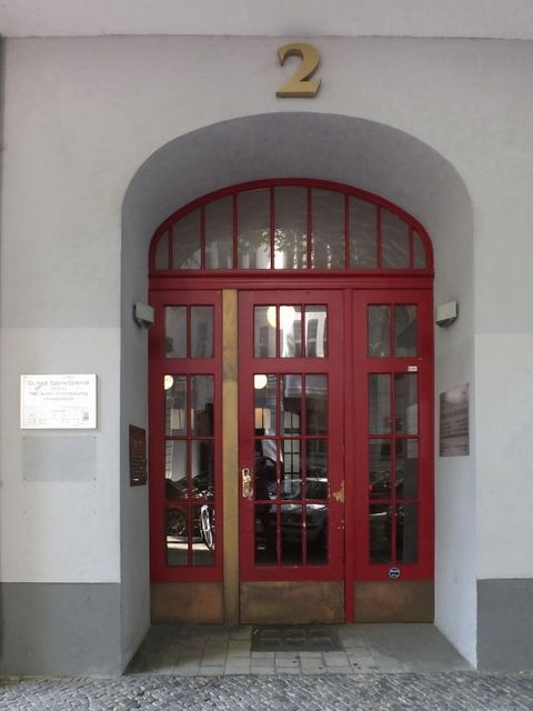 Hausansicht Clausewitzstr. 2 (Bild: Stolpersteine-Initiative CW, Hupka)