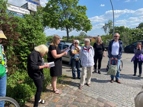 Heike Schmitt-Schmelz vor Thaters Privatweg: Zwangsarbeiterlager während der NS-Zeit, Kolonie Pferdemarkt