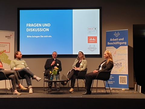 Diskussionspanel bei der Veranstaltung zur Plattformarbeit