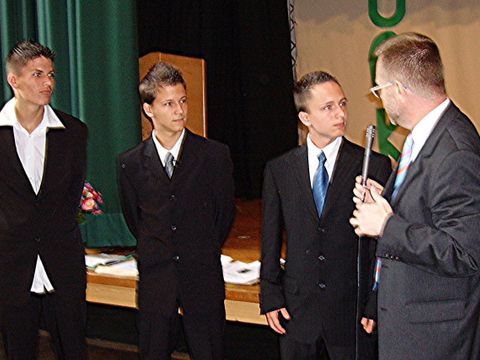 Übergabe der Urkunden durch Bezirksstadtrat Reinhard Naumann