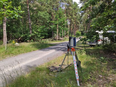 In-situ-Messung in Waldstück mit einem Gamma-Detektor.