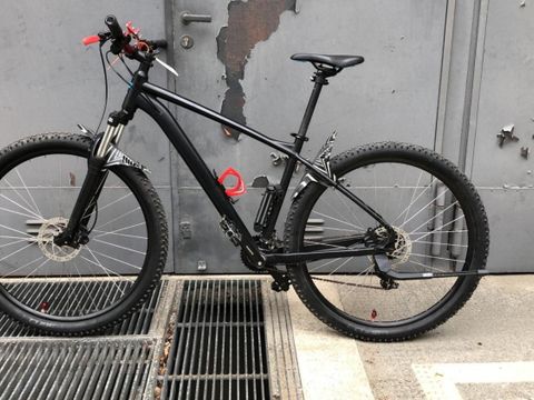 Schwarzes Herrenfahrrad