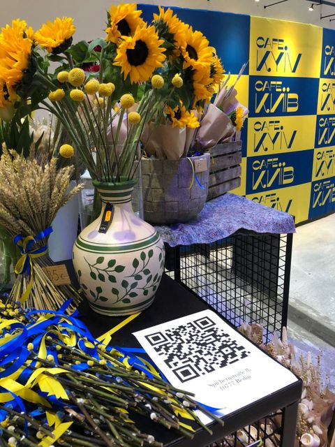 Café Kyiv am 19. Februar 2024: Lasst Blumen sprechen!